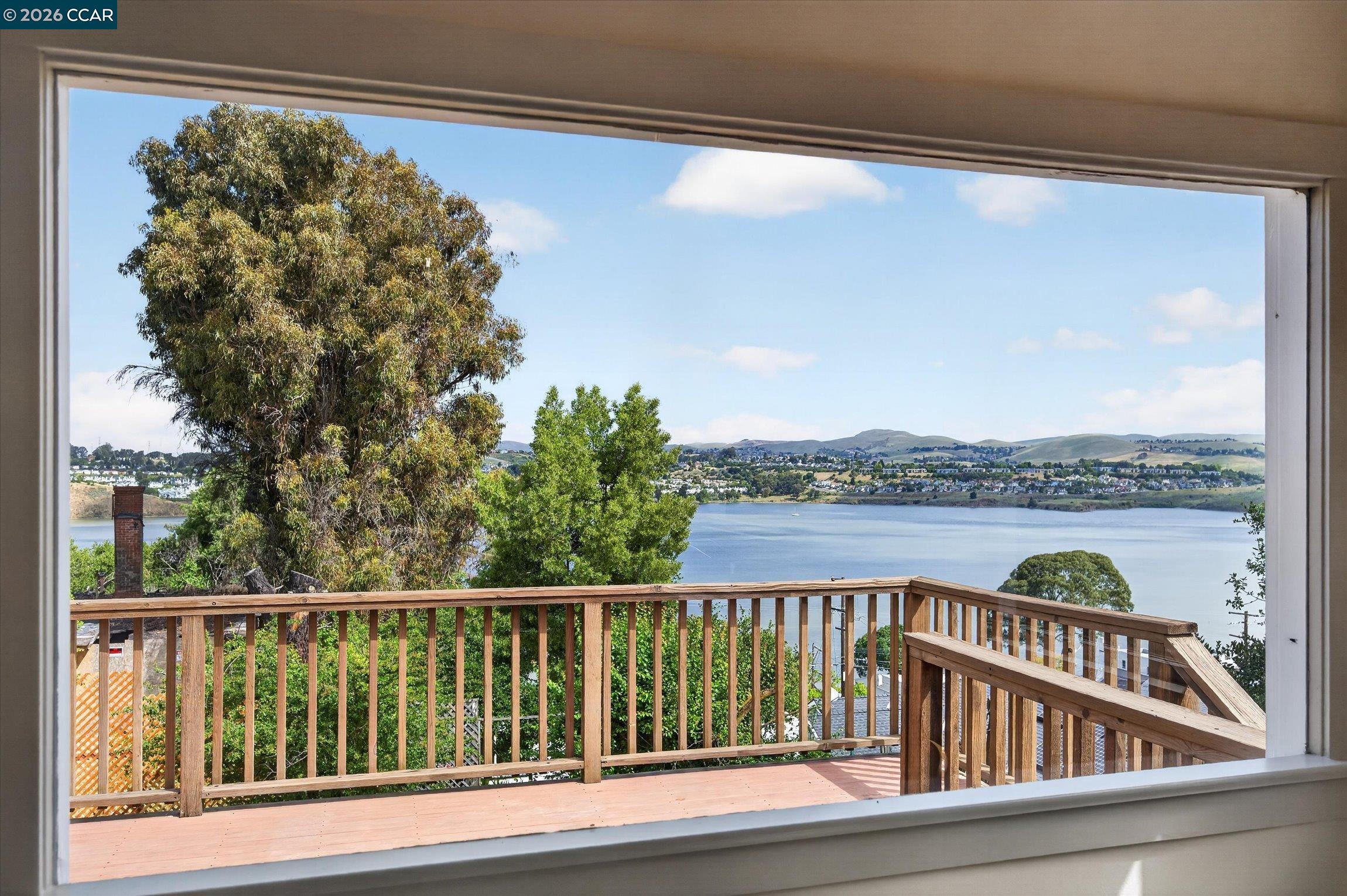 444 Edwards Street Crockett, CA 94525 - Photo 3 of 27