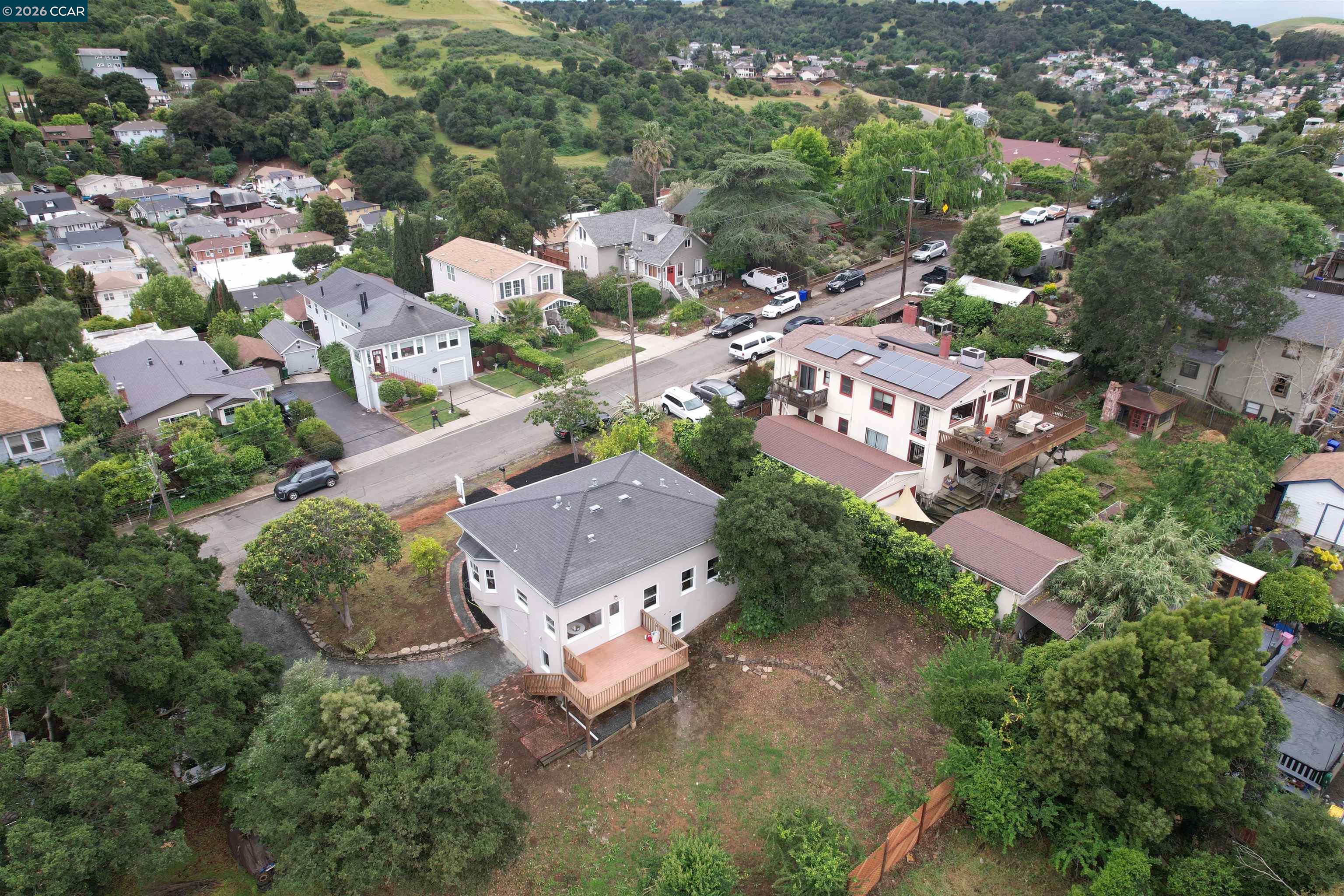 444 Edwards Street Crockett, CA 94525 - Photo 5 of 27