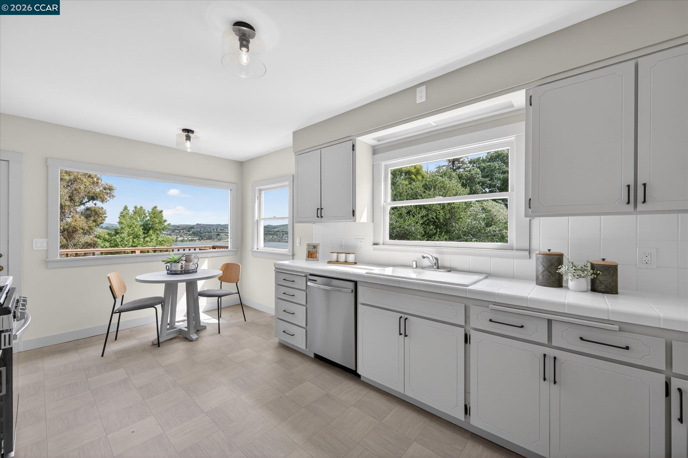 444 Edwards Street Crockett, CA 94525 - Photo 8 of 27