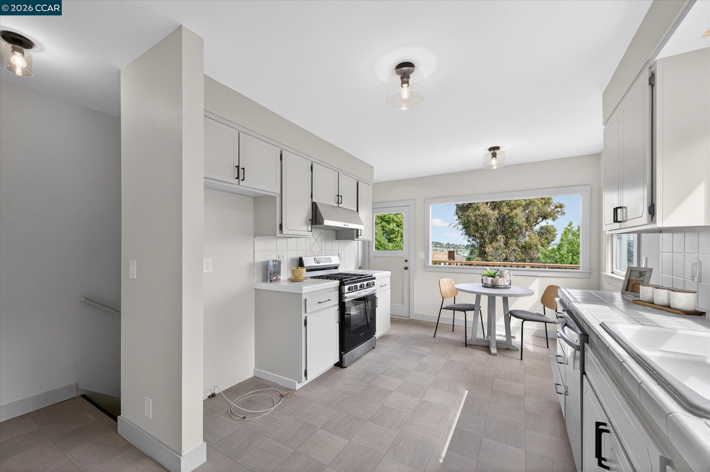 444 Edwards Street Crockett, CA 94525 - Photo 9 of 27