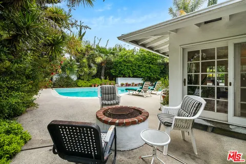 an outdoor sitting area with a table and chairs