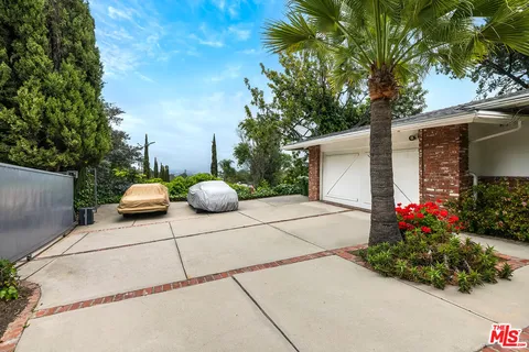 $1,795,000 | 3004 Laurel Canyon Boulevard, Studio City, CA 91604