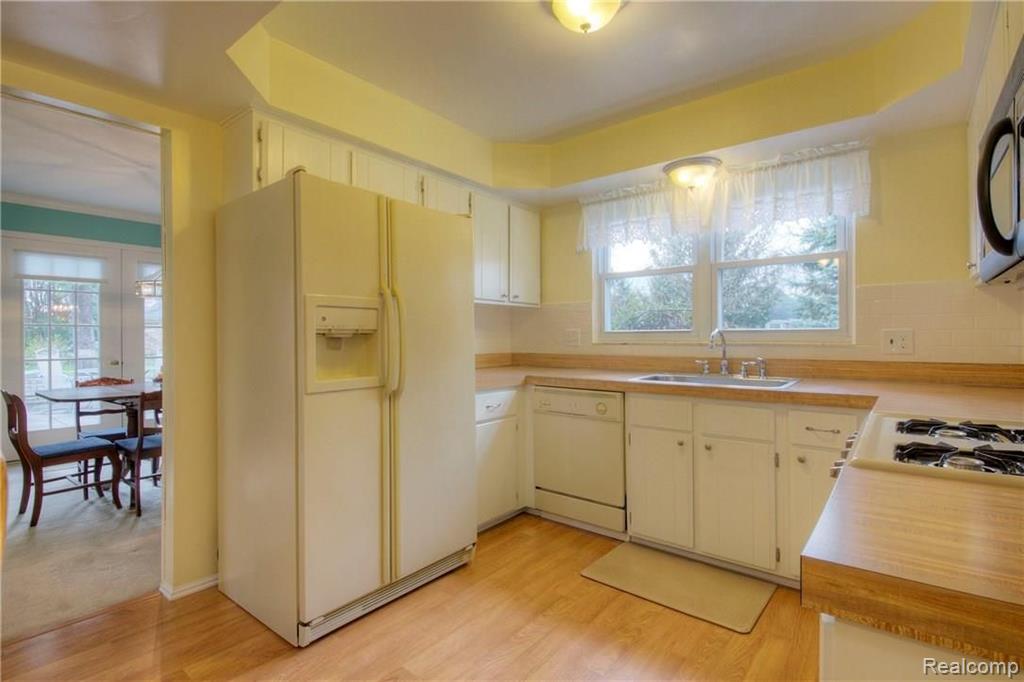 46675 Maidstone Road Canton, MI 48187 - Photo 9 of 41