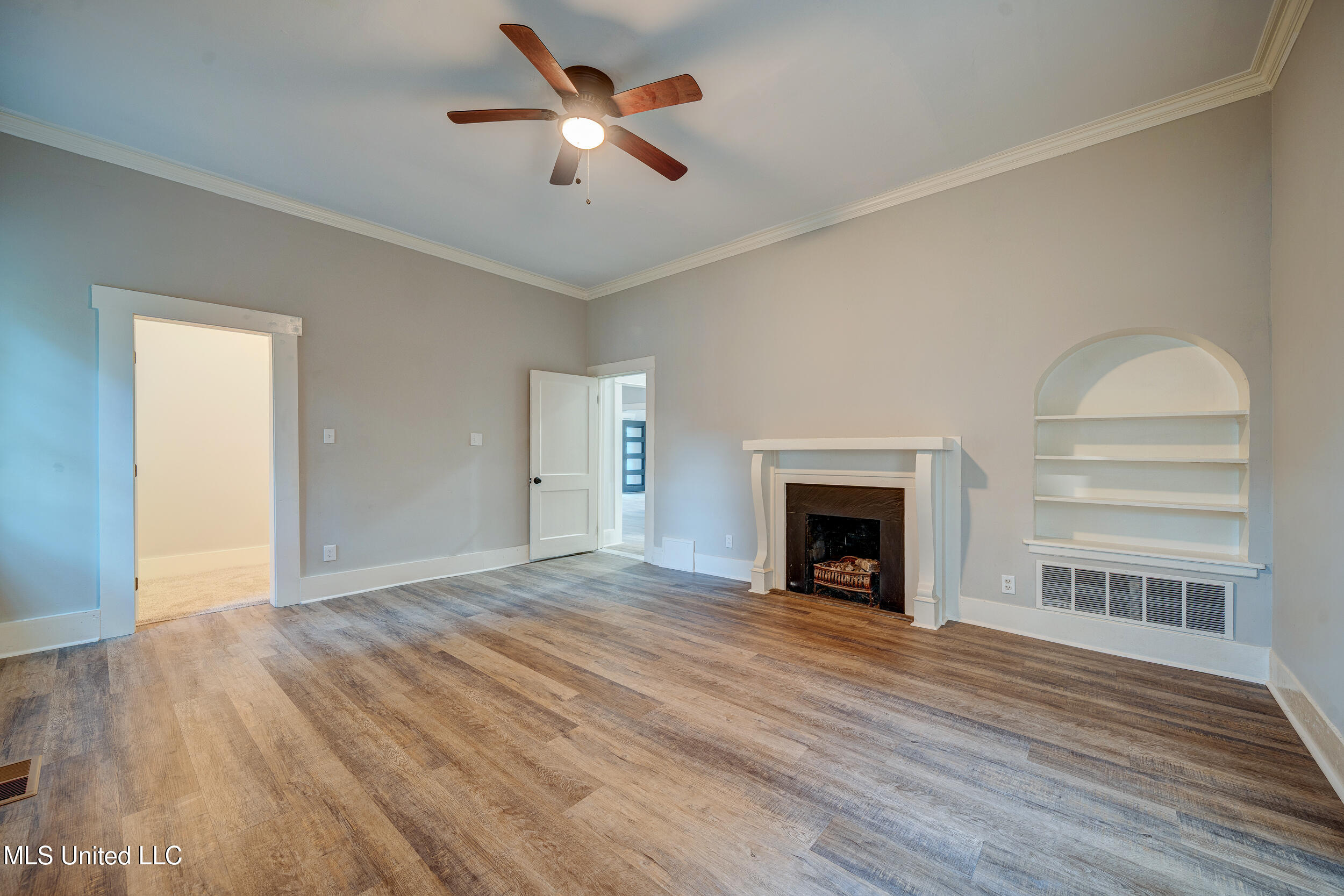 586 Central Avenue Coldwater, MS 38618 - Photo 17 of 30 586 Central Ave Coldwater Int-15