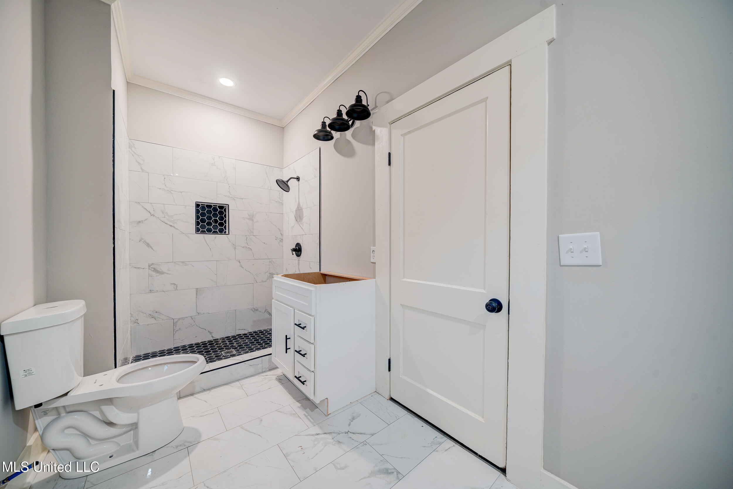 586 Central Avenue Coldwater, MS 38618 - Photo 19 of 30 586 Central Ave Coldwater Int-12