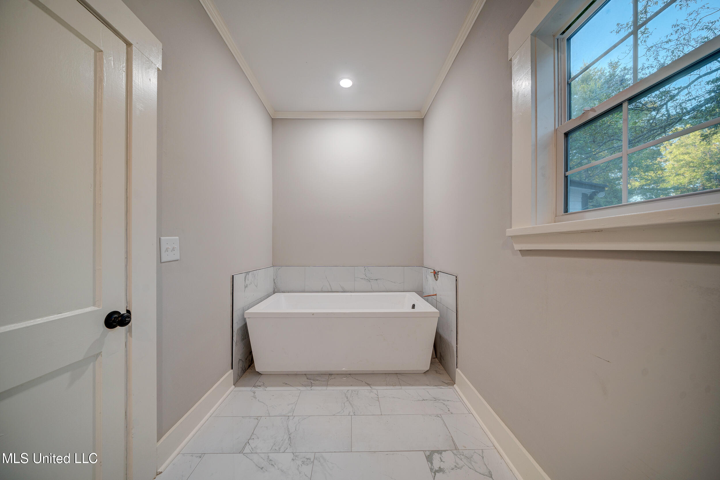 586 Central Avenue Coldwater, MS 38618 - Photo 20 of 30 586 Central Ave Coldwater Int-13