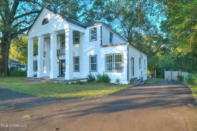 $324,999 | 586 Central Avenue, Coldwater, MS 38618