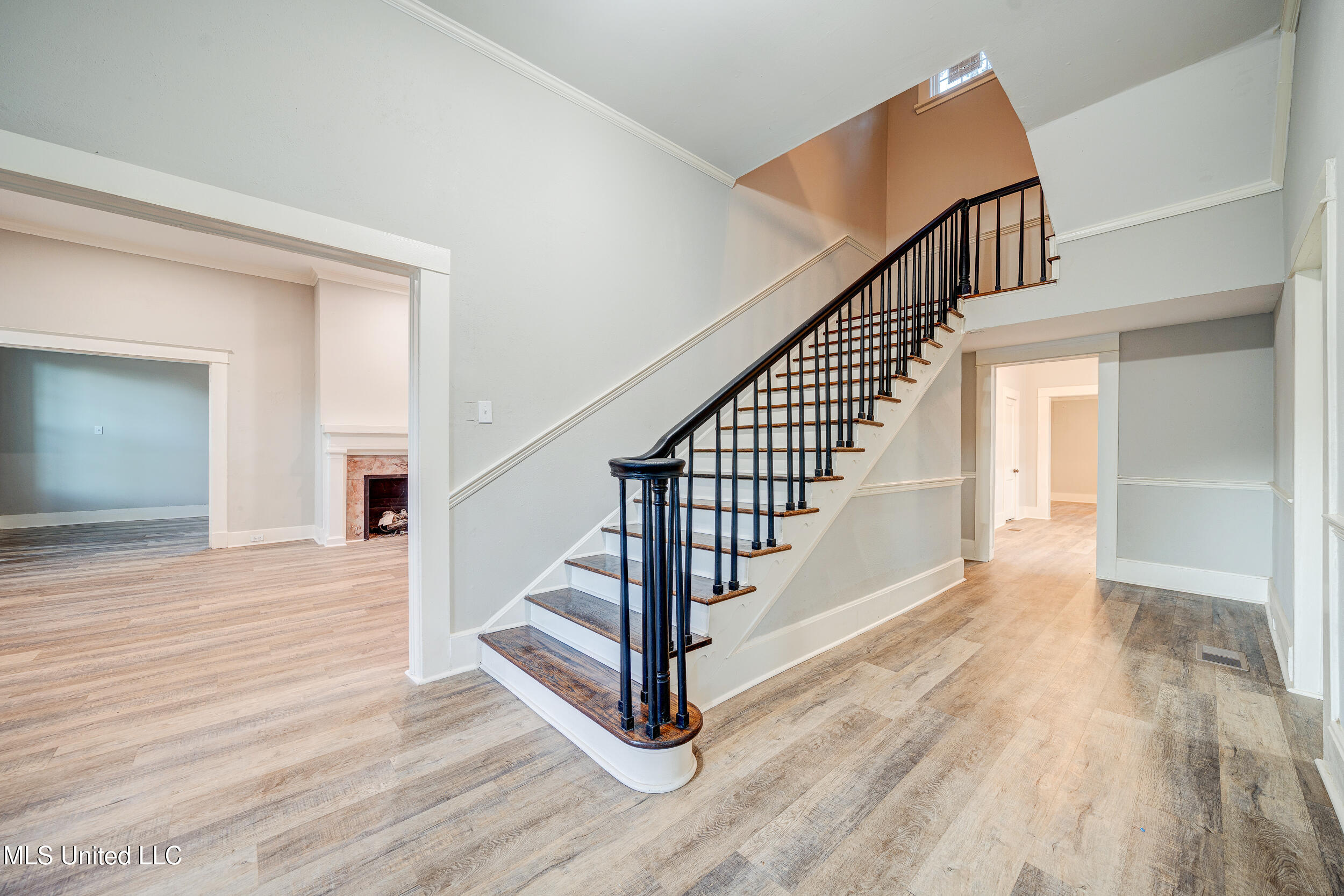 586 Central Avenue Coldwater, MS 38618 - Photo 6 of 30 586 Central Ave Coldwater Int-7