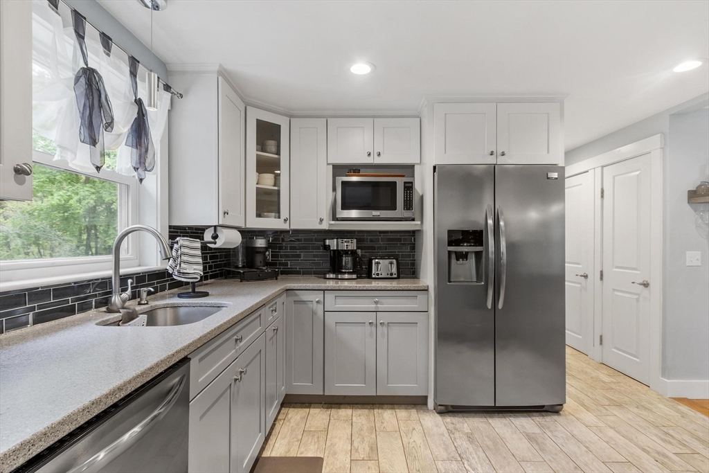 51 Bennett Road Fitchburg, MA 01420 - Photo 6 of 42