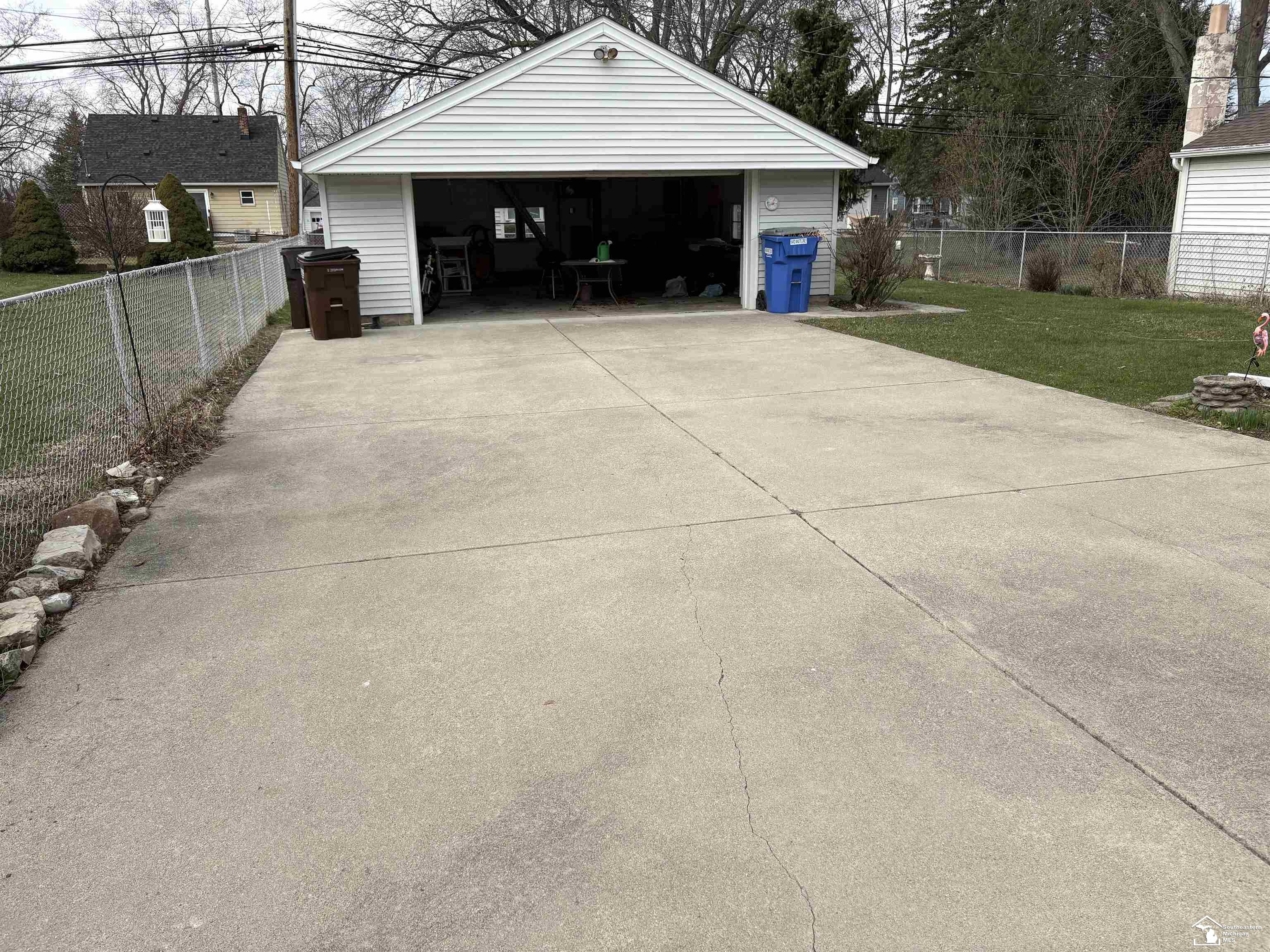 1953 Vivian Road Monroe, MI 48162 - Photo 4 of 19 50202506-6d7db121-2ce8-4716-934e-4dee34c25999.JPG