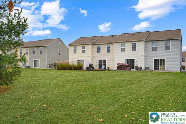 $2,100 | 8408 Saylor Court, Breinigsville, PA 18031