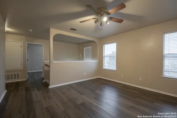 $1,595 | 9006 Clearwood Pth, Universal City, TX 78148