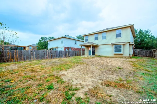 $1,595 | 9006 Clearwood Pth, Universal City, TX 78148