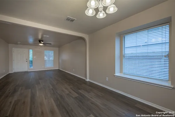 $1,595 | 9006 Clearwood Pth, Universal City, TX 78148