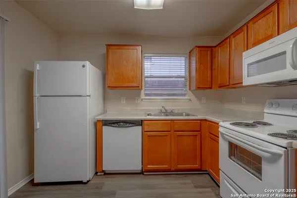 $1,595 | 9006 Clearwood Pth, Universal City, TX 78148