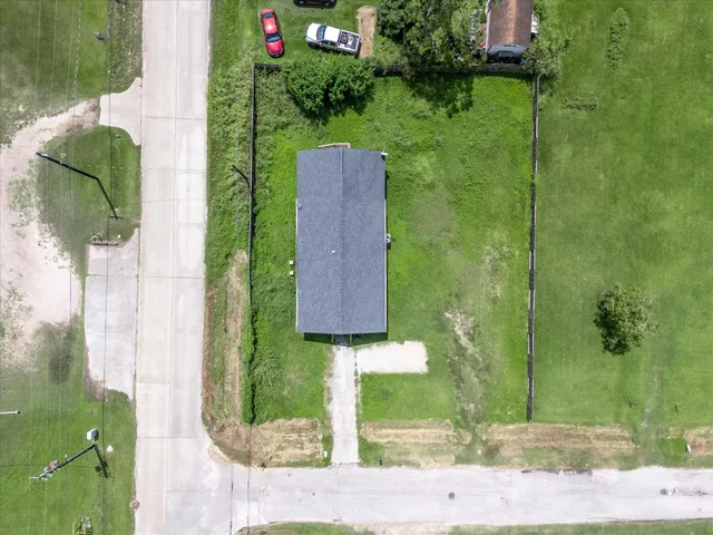 a view of a back yard