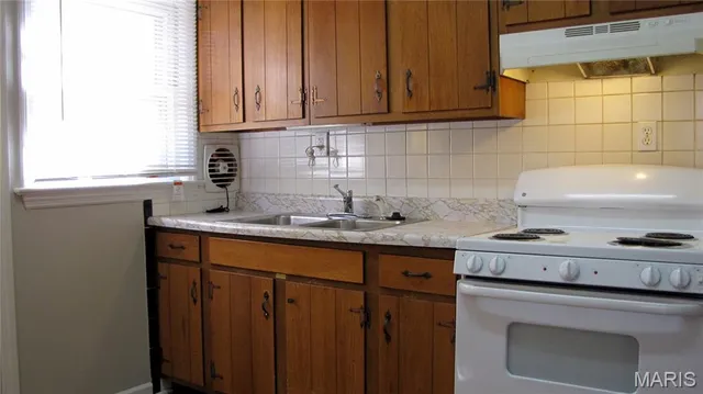 $1,150 | 220 Du Bourg Lane, Florissant, MO 63031