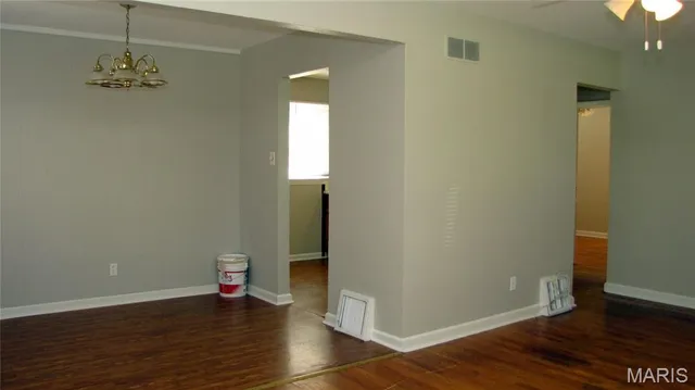 $1,150 | 220 Du Bourg Lane, Florissant, MO 63031