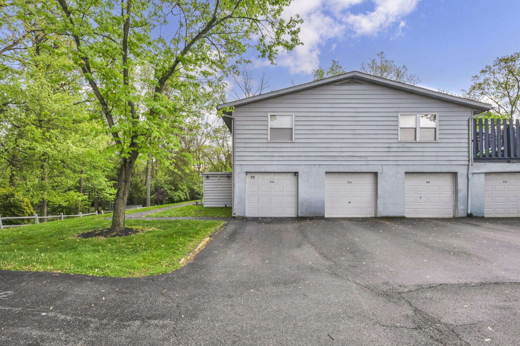 717 Cherry Hollow Road, Unit B Columbus, OH 43228 - Photo 28 of 33 29-web-or-mls-Cherry Hollow_27