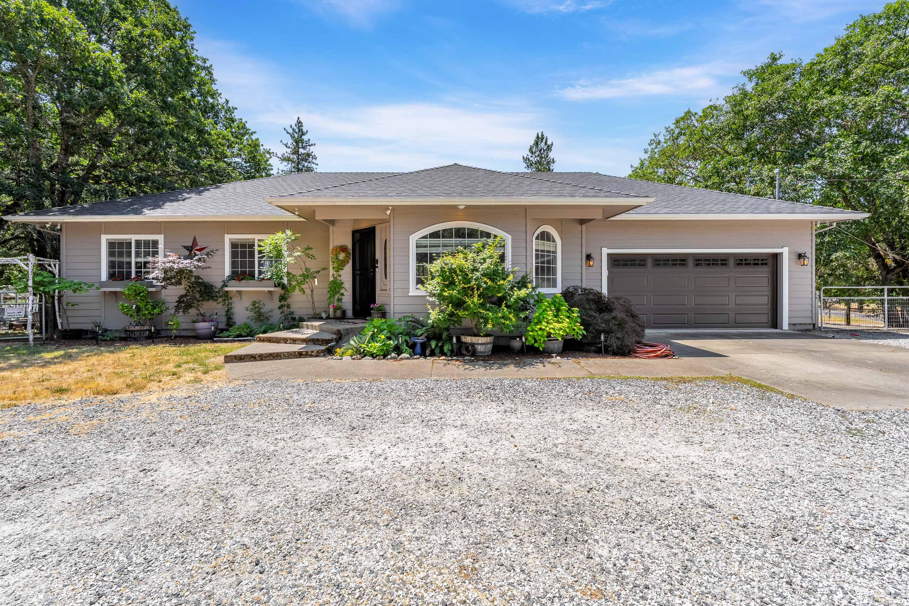 5851 Hugo Road Grants Pass, OR 97526 - Photo 1 of 48 EXT (2 of 20)