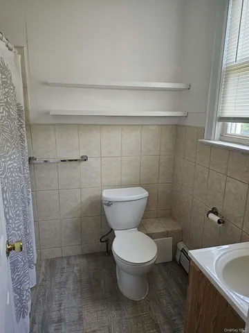 $1,700 | 556 Broadway, Unit 4, Carle Place, NY 11514