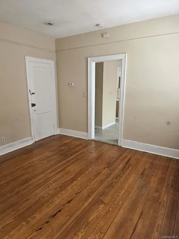 $1,700 | 556 Broadway, Unit 4, Carle Place, NY 11514