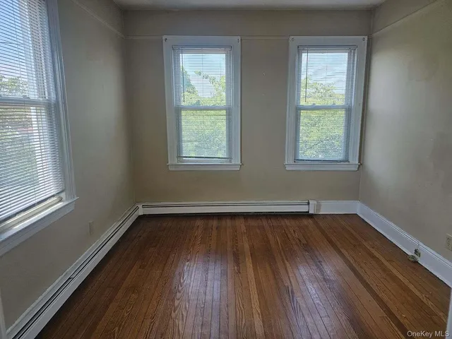 $1,700 | 556 Broadway, Unit 4, Carle Place, NY 11514