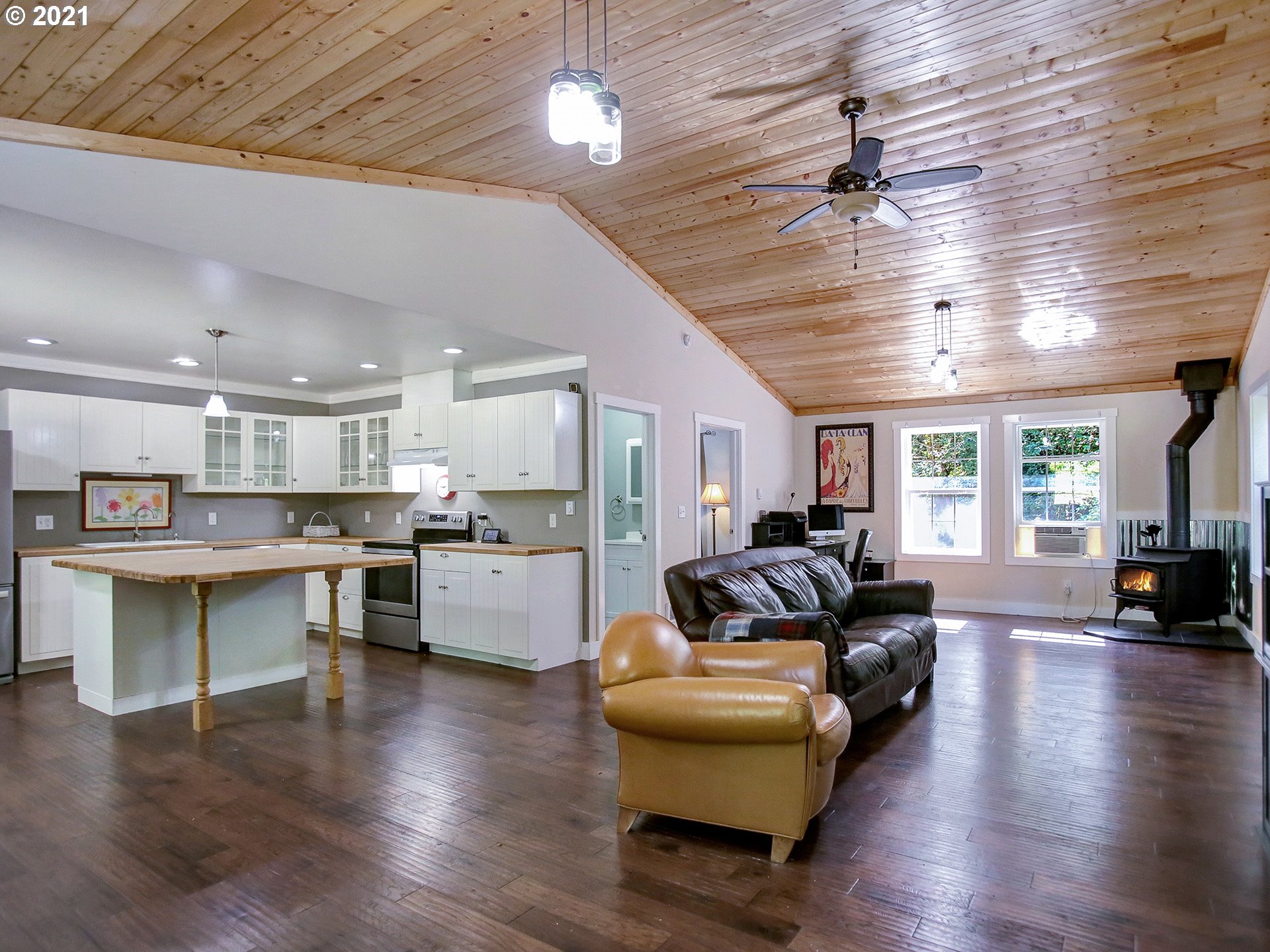31302 Siercks Road Scappoose, OR 97056 - Photo 10 of 32 Kitchen/Living Room