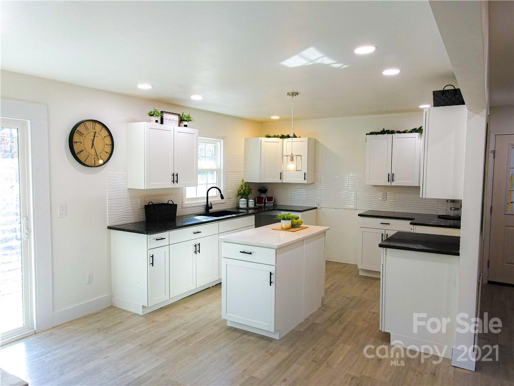 227 Tobe Bridge Road Kings Mountain, NC 28086 - Photo 4 of 36 Gallery Image 4