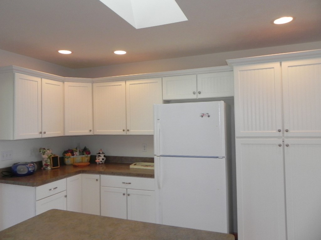 567 Baintree Road Lake Summerset, IL 61019 - Photo 16 of 25 a white refrigerator freezer sitting in a kitchen