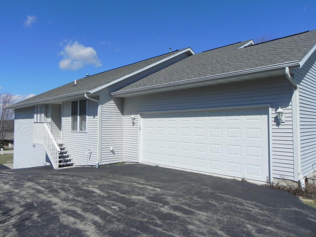 567 Baintree Road Lake Summerset, IL 61019 - Photo 3 of 25 a view of garage