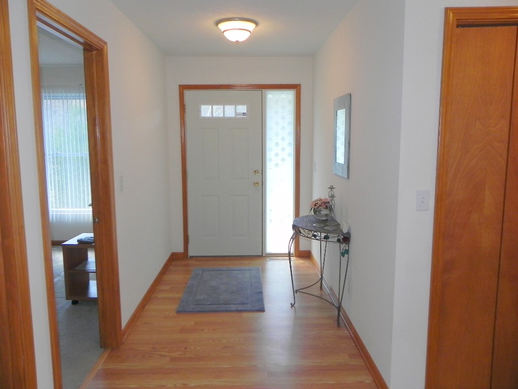 567 Baintree Road Lake Summerset, IL 61019 - Photo 8 of 25 a view of a hallway with wooden floor