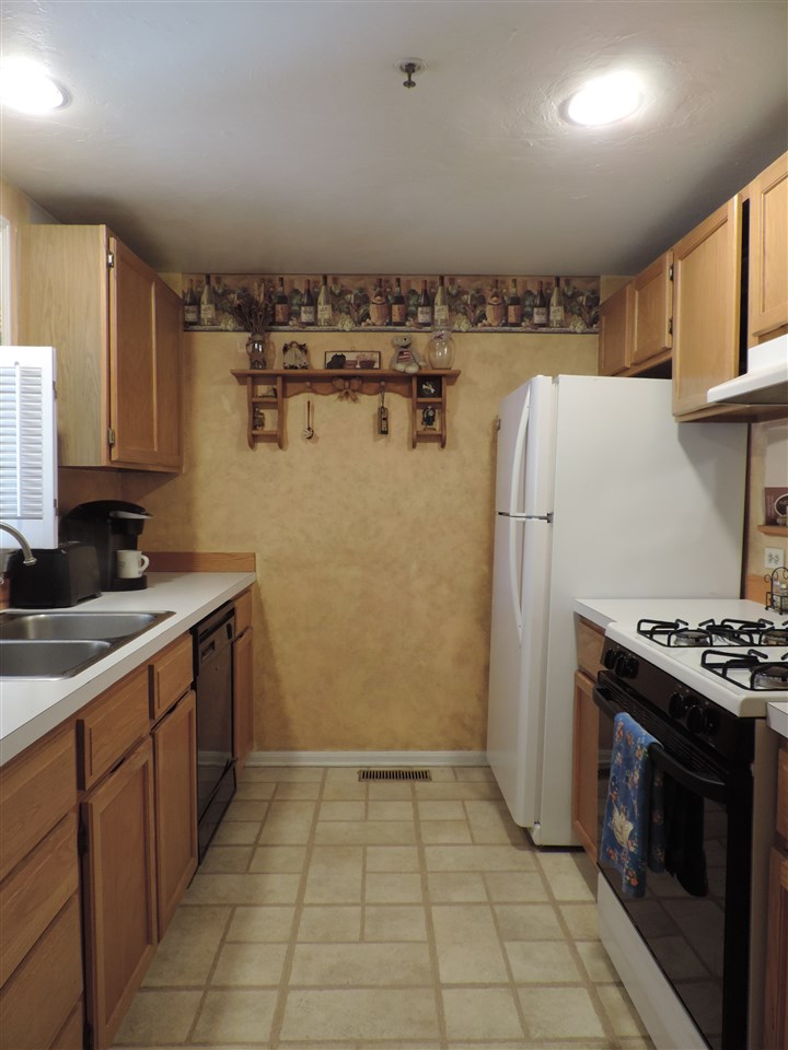 41 Bridle Path Dover, NH 03820 - Photo 4 of 29