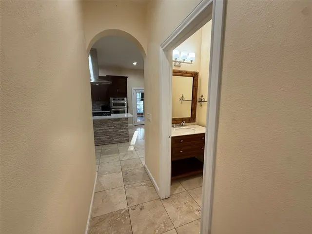 $2,400 | 975 State Highway 95, Bastrop, TX 78602