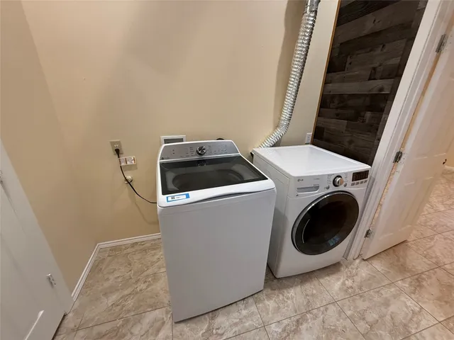 $2,400 | 975 State Highway 95, Bastrop, TX 78602