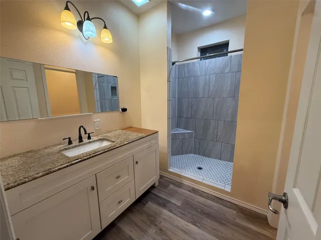 $2,400 | 975 State Highway 95, Bastrop, TX 78602