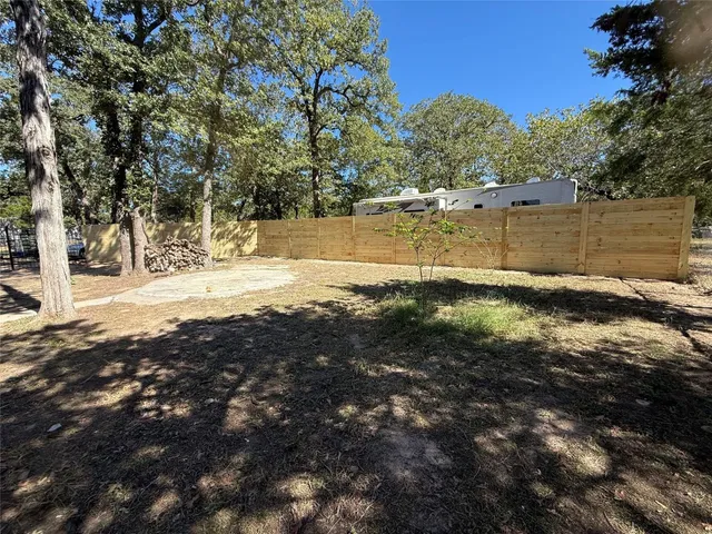 $2,400 | 975 State Highway 95, Bastrop, TX 78602
