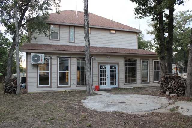$2,400 | 975 State Highway 95, Bastrop, TX 78602