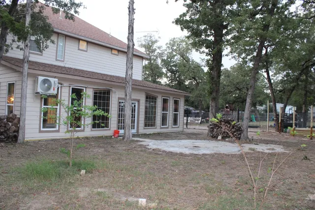 $2,400 | 975 State Highway 95, Bastrop, TX 78602