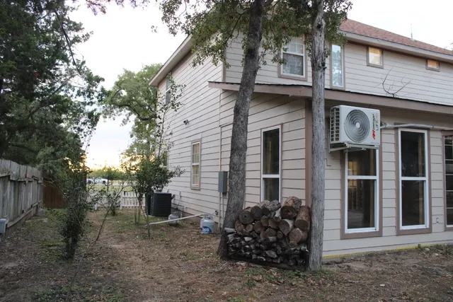 $2,400 | 975 State Highway 95, Bastrop, TX 78602