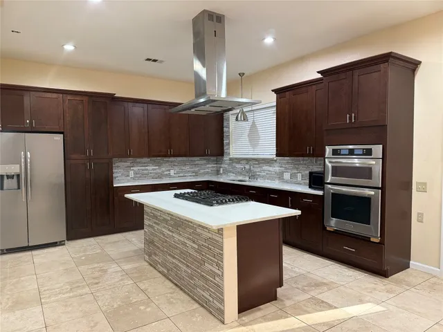 $2,400 | 975 State Highway 95, Bastrop, TX 78602