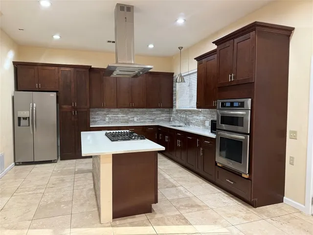 $2,400 | 975 State Highway 95, Bastrop, TX 78602