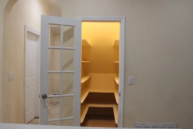 $2,400 | 975 State Highway 95, Bastrop, TX 78602