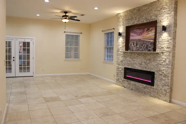 $2,400 | 975 State Highway 95, Bastrop, TX 78602