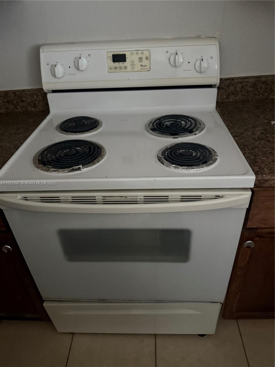 3320 Pinewalk Drive North, Unit 1715 Margate, FL 33063 - Photo 16 of 35 a close view of stove and microwave