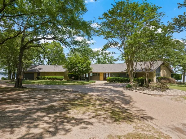 $2,200,000 | 360 County Road 2136, Pittsburg, TX 75686