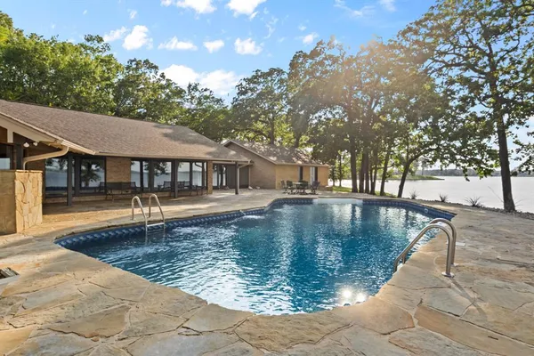 $2,200,000 | 360 County Road 2136, Pittsburg, TX 75686