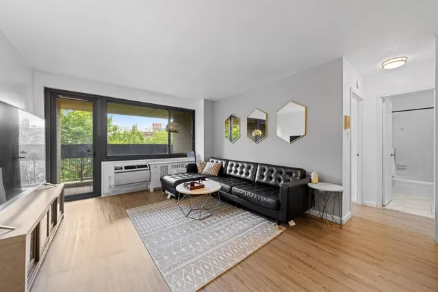 $749,000 | 333 Pearl Street, Unit 6M | Financial District