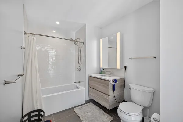 $9,800 | 135 Seaport Boulevard, Unit 2001, Boston, MA 02210