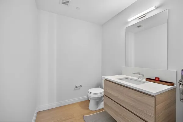 $9,800 | 135 Seaport Boulevard, Unit 2001, Boston, MA 02210